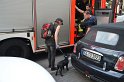 Welpen im Drehkranz vom KVB Bus eingeklemmt Koeln Chlodwigplatz P10